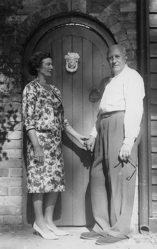 Joan and Daryl Lindsay at Mulberry Hill (National Trust of Australia [Victoria}, Mulberry Hill [MH4098], courtesy of Text Publishing)