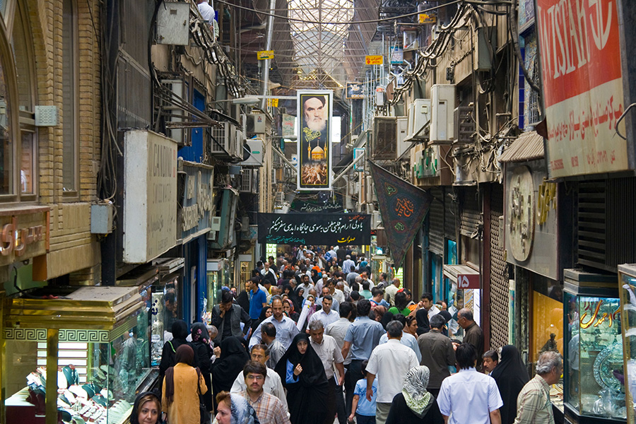 Tehran Bazaar, Tehran, Iran, 2008 (Amanda Ahn/Alamy)