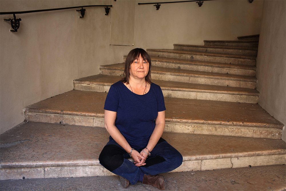 Portrait of Ali Smith Basso (photograph via CANNARSAOpale Agence Opale, Alamy)