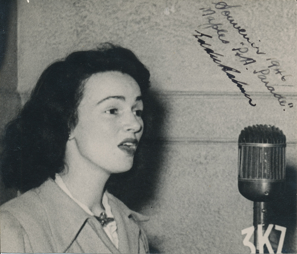 Elsie singing at 3KZ 1940s (photograph courtesy of Peter Rose)