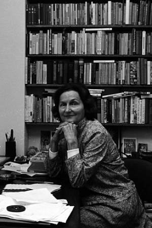 Jessica Anderson 1986 photograph by Alec Bolton National Library cropped for web